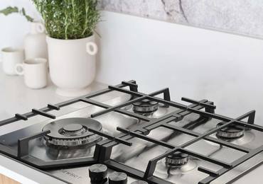 Gas hob with four burners